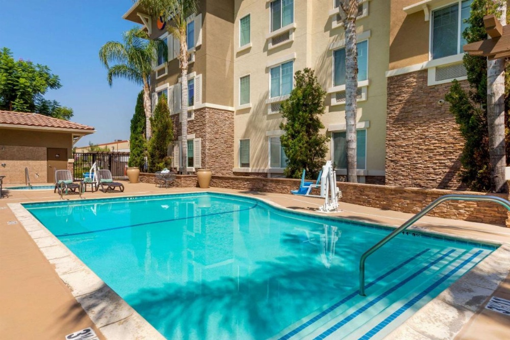 Comfort Inn & Suites Near Ontario Airport Image 11